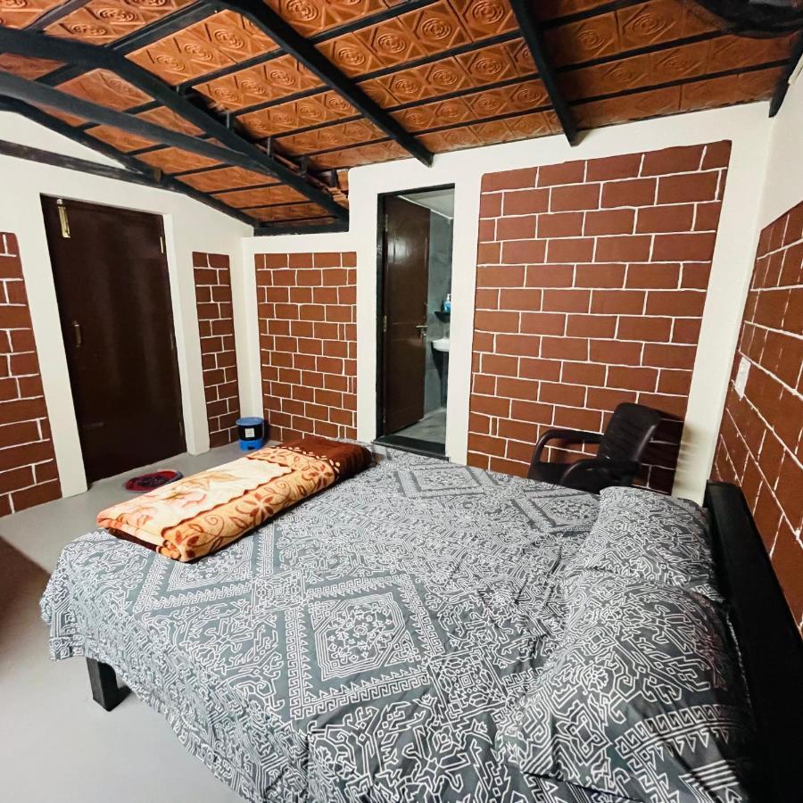 Dharani Home Stay Badami Esterno foto